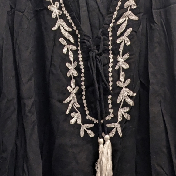Lulla Collection Black & White Embroidered Collar Tassel Tunic OS - Picture 3 of 3